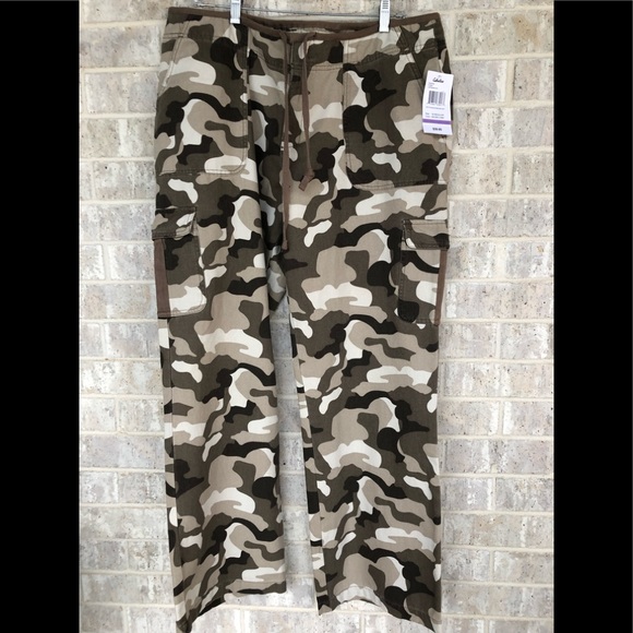 Cabela's Pants - NWT! Cabela’s cargo camo pants. Size 18